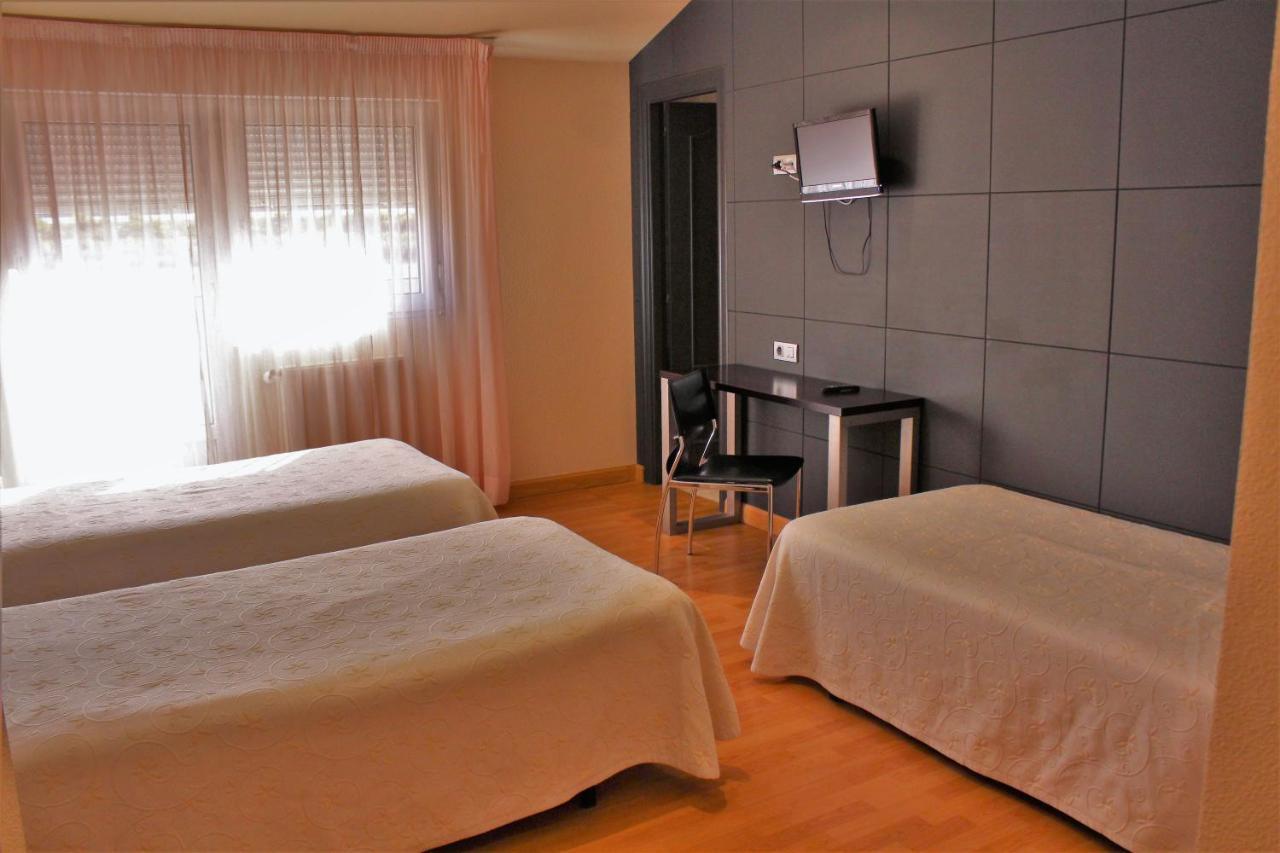Hotel Area Serrano Buniel Bagian luar foto