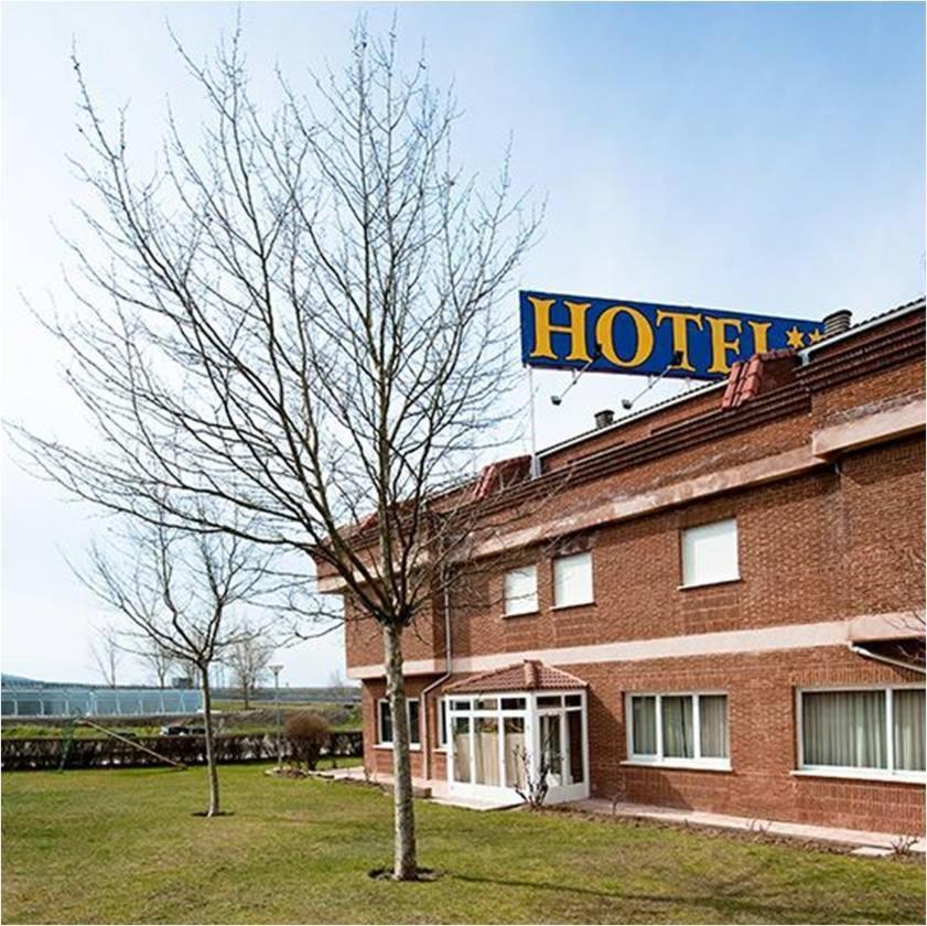 Hotel Area Serrano Buniel Bagian luar foto
